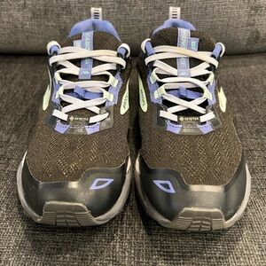 Brooks Sneakers in Black and Purple